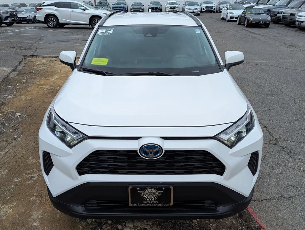 Used 2023 Toyota RAV4 XLE AWD/4WD image 3