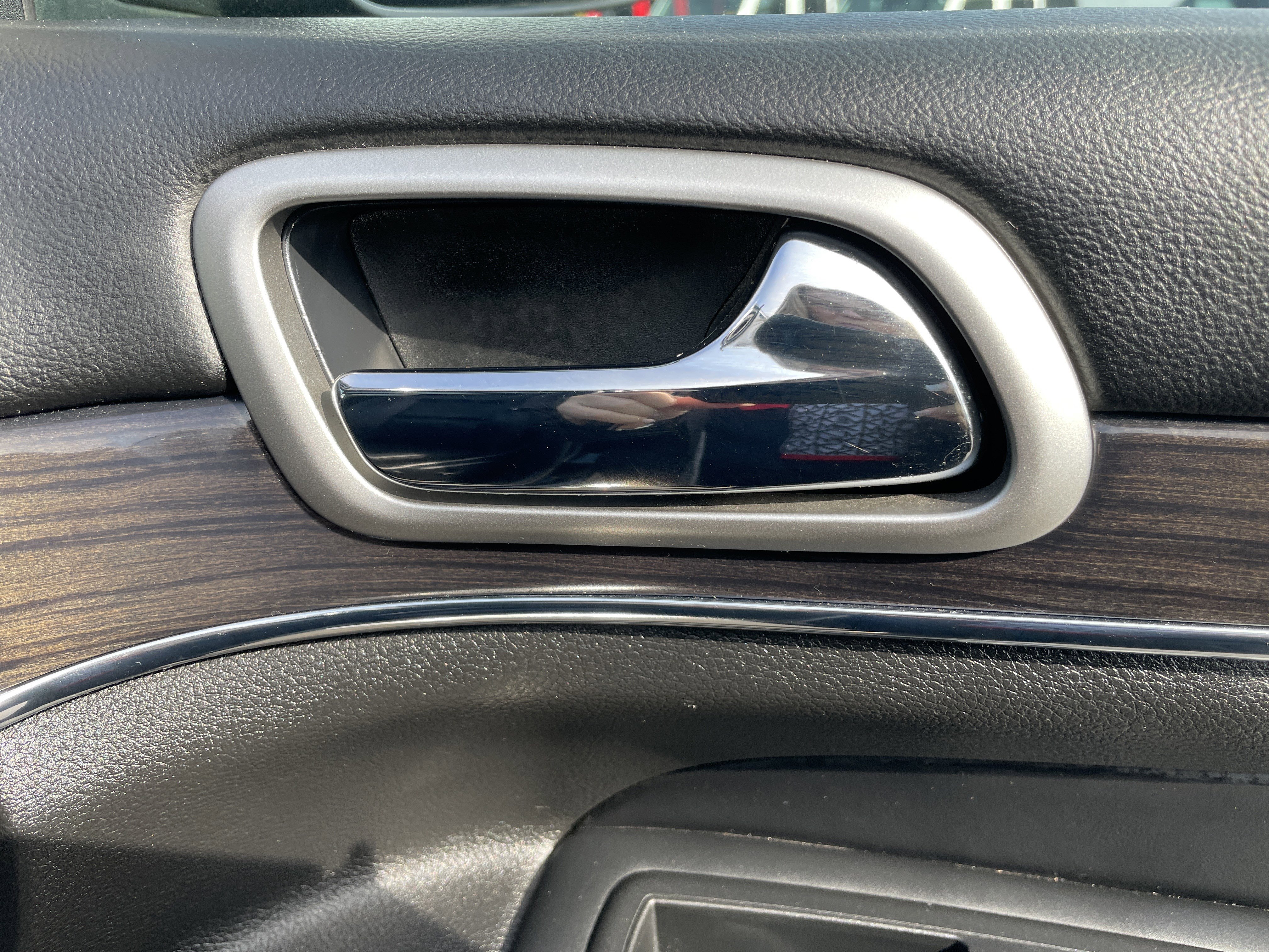 Used 2018 Jeep Grand Cherokee Overland image 12