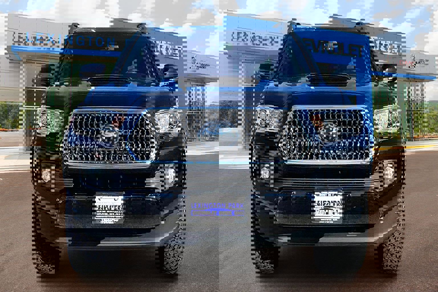 Used 2019 Toyota Tacoma TRD Sport image 3