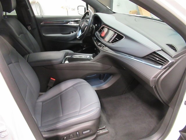 Used 2024 Buick Enclave Premium image 9