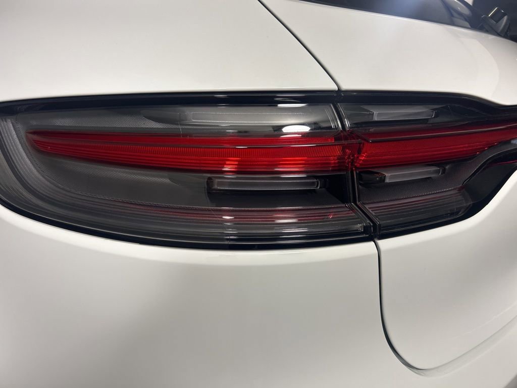 Certified 2025 Porsche Macan image 18