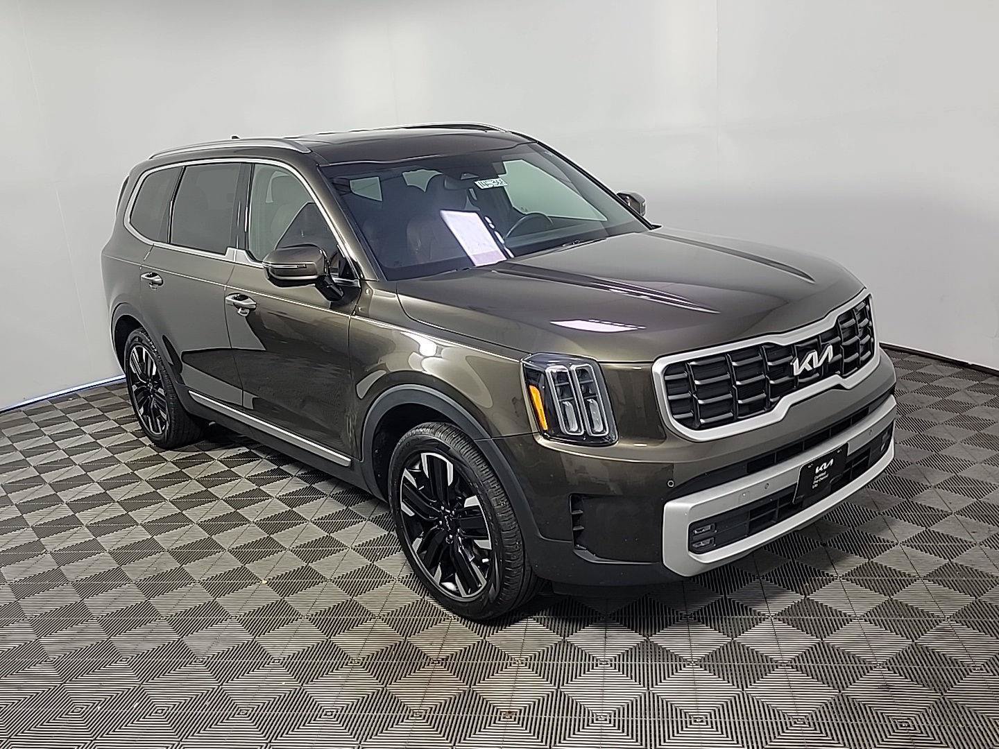 Certified 2024 Kia Telluride SX w/ Towing Package FWD image 2