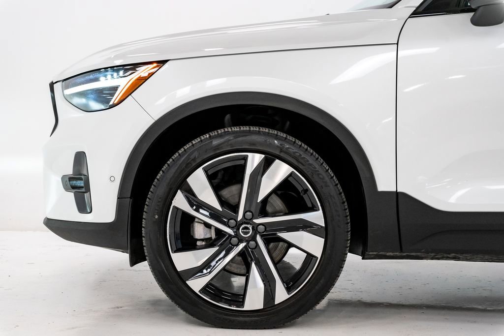 Used 2024 Volvo XC40 B5 Plus w/ Climate Package image 27