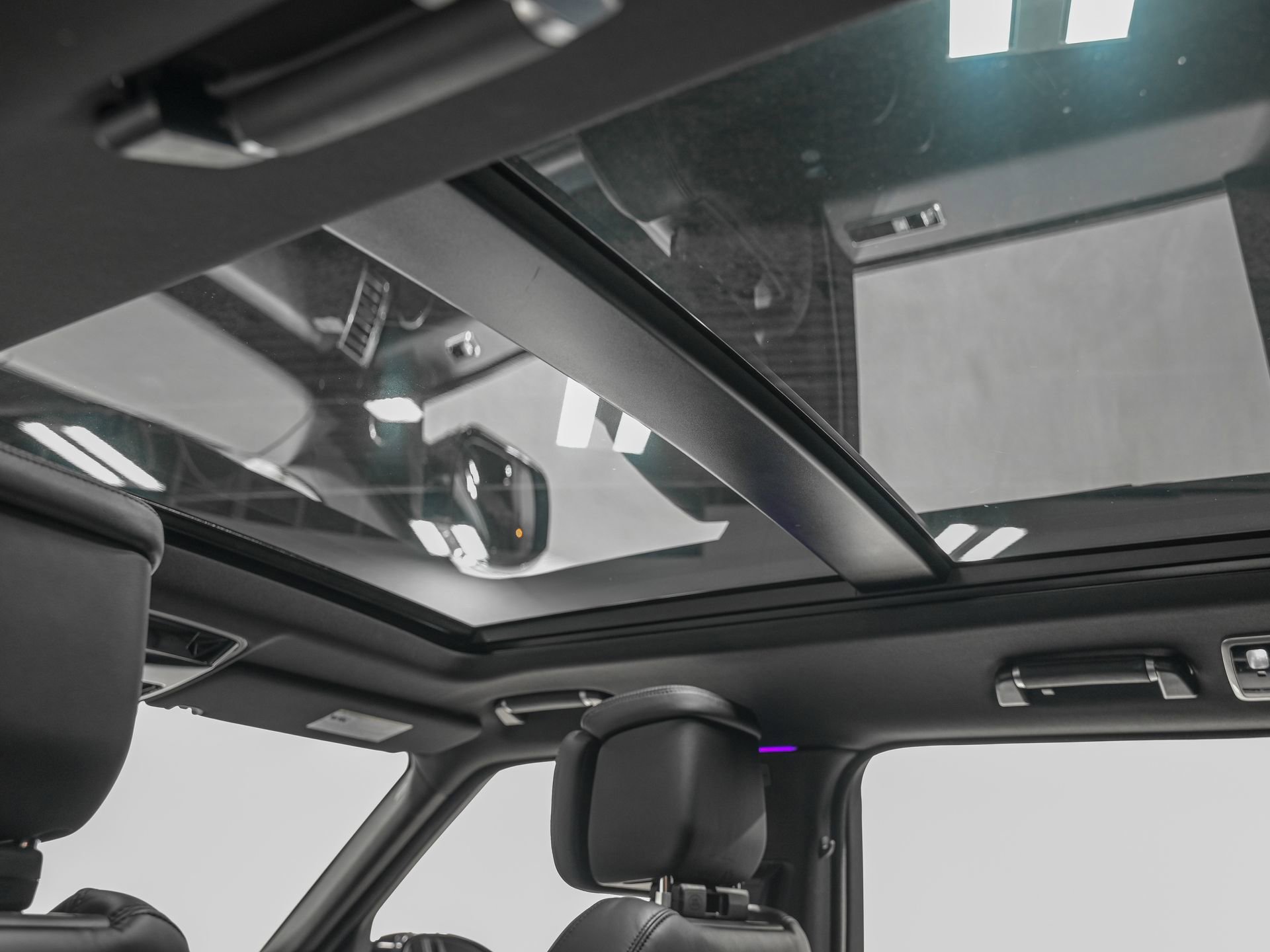 Used 2022 Land Rover Range Rover P525 Westminster Edition image 26