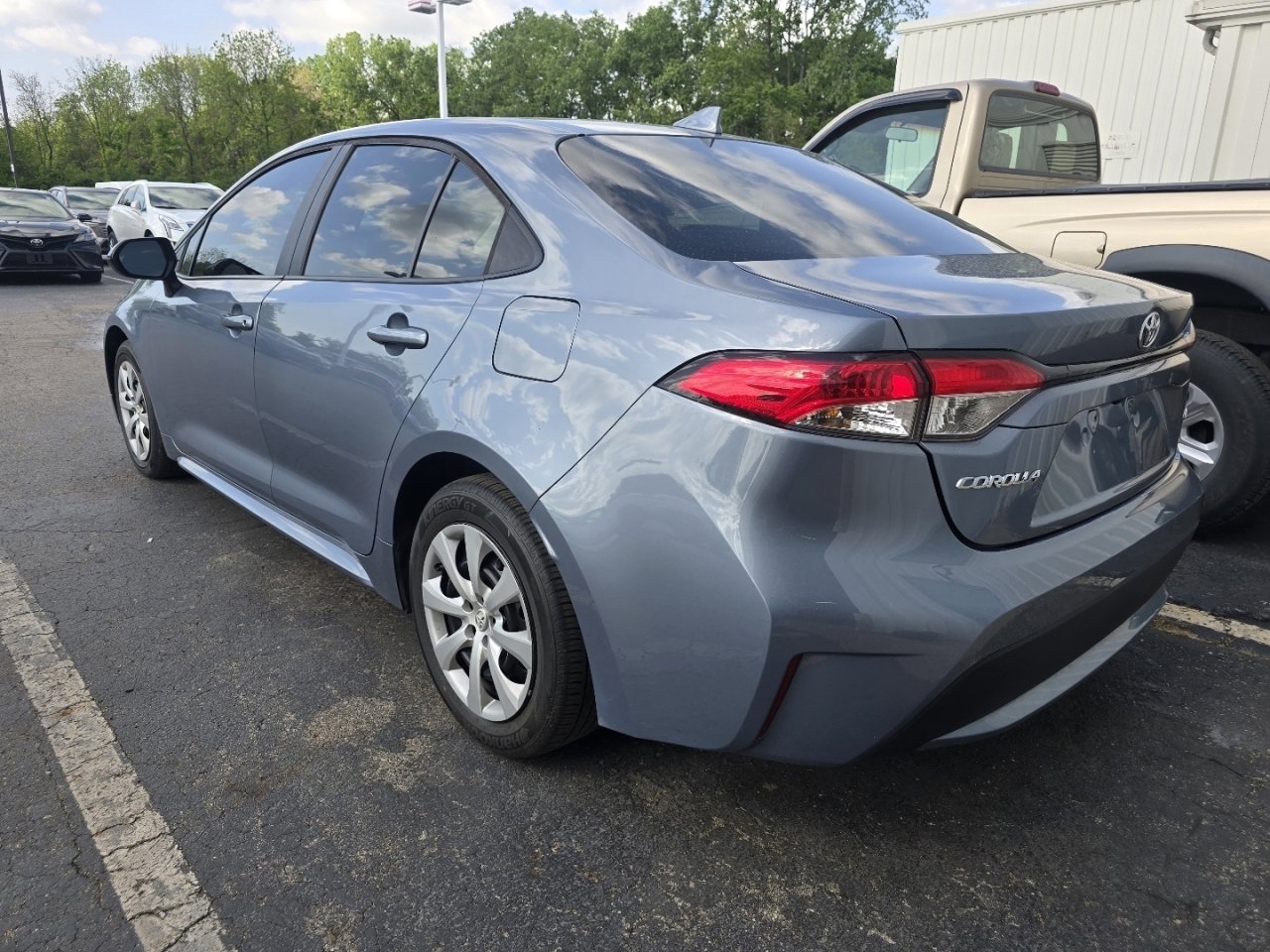 Used 2022 Toyota Corolla LE FWD image 5