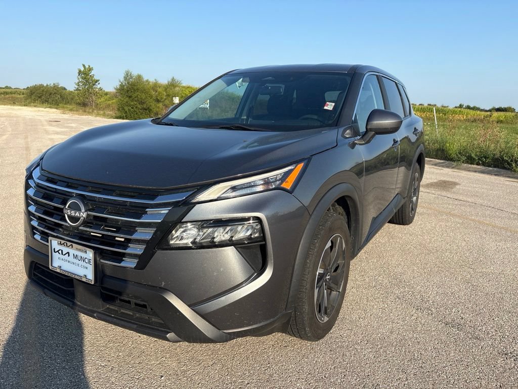 Used 2024 Nissan Rogue SV AWD/4WD image 5