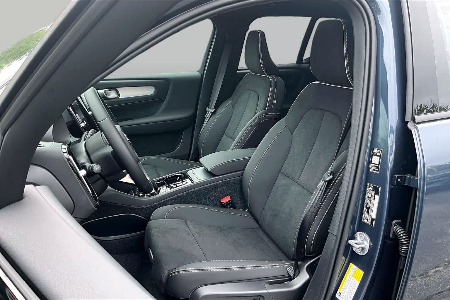 New 2026 Volvo XC40 B5 Ultra w/ Protection Package Premier AWD/4WD image 13