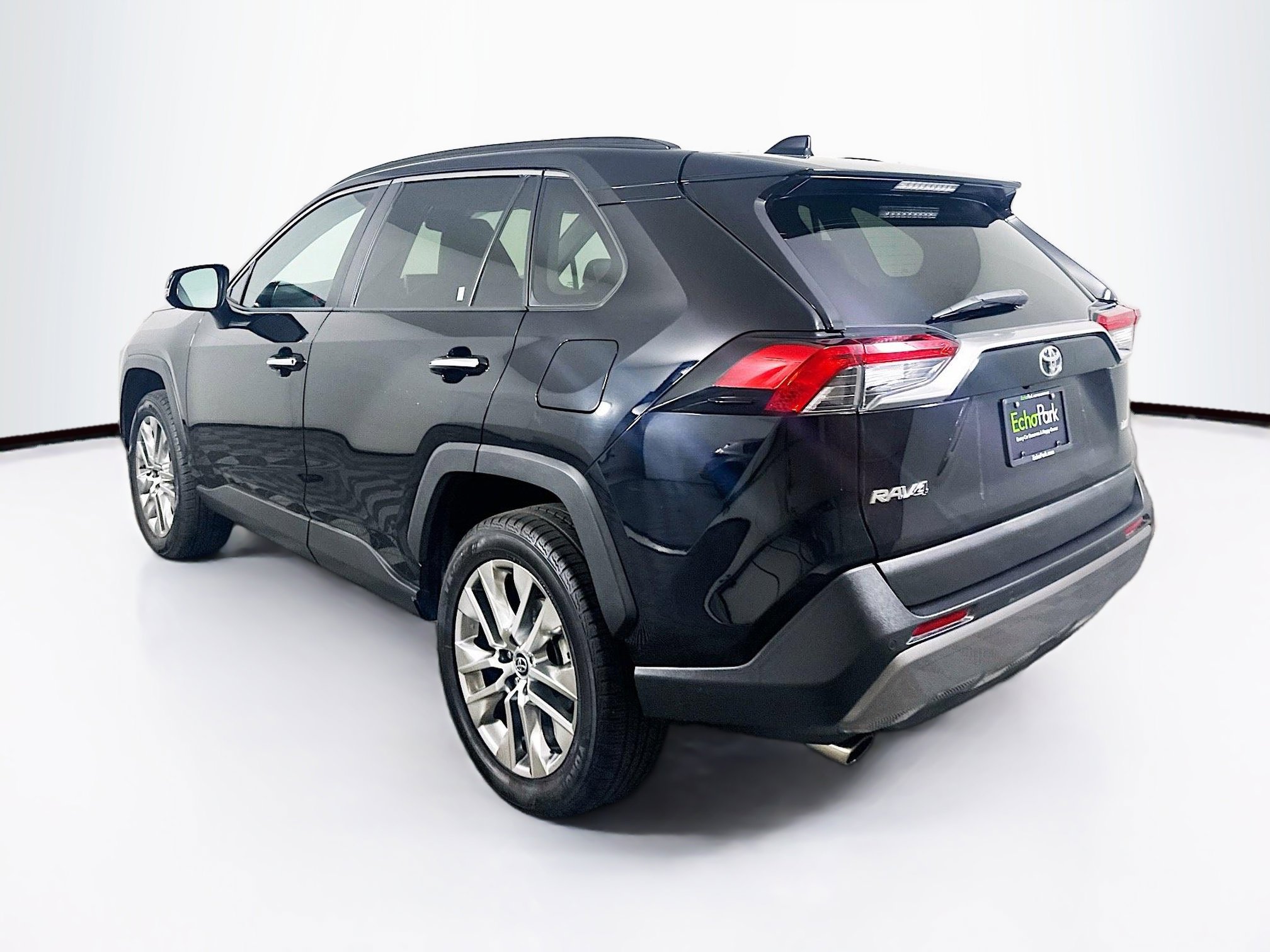 Used 2020 Toyota RAV4 Limited image 5