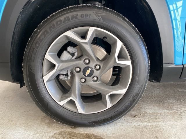 Used 2025 Chevrolet Trax LT w/ LT Convenience Package image 5