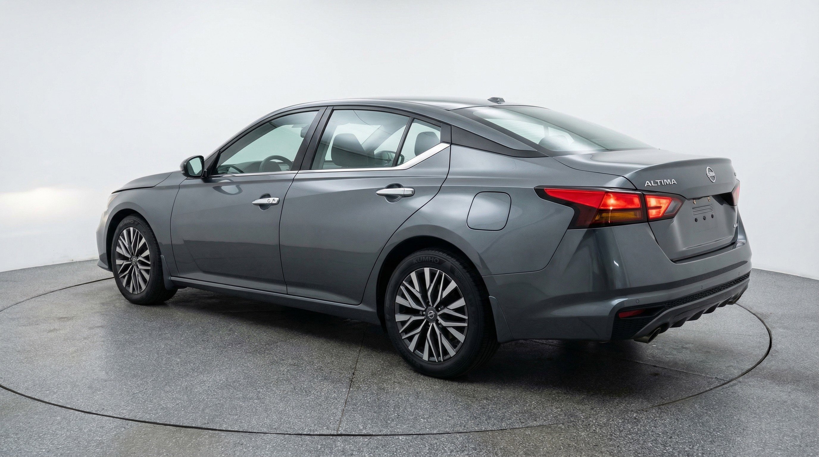 Used 2025 Nissan Altima 2.5 SV image 6