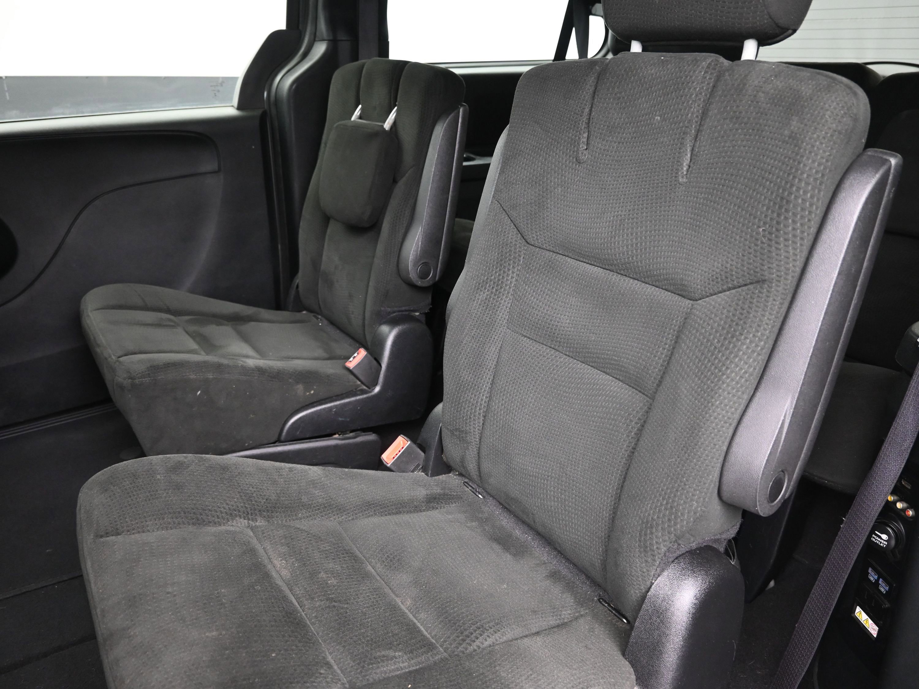 Used 2015 Dodge Grand Caravan SXT w/ Blacktop Package image 21