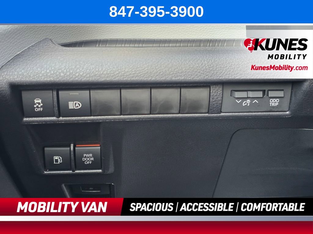 Used 2026 Toyota Sienna LE FWD image 46