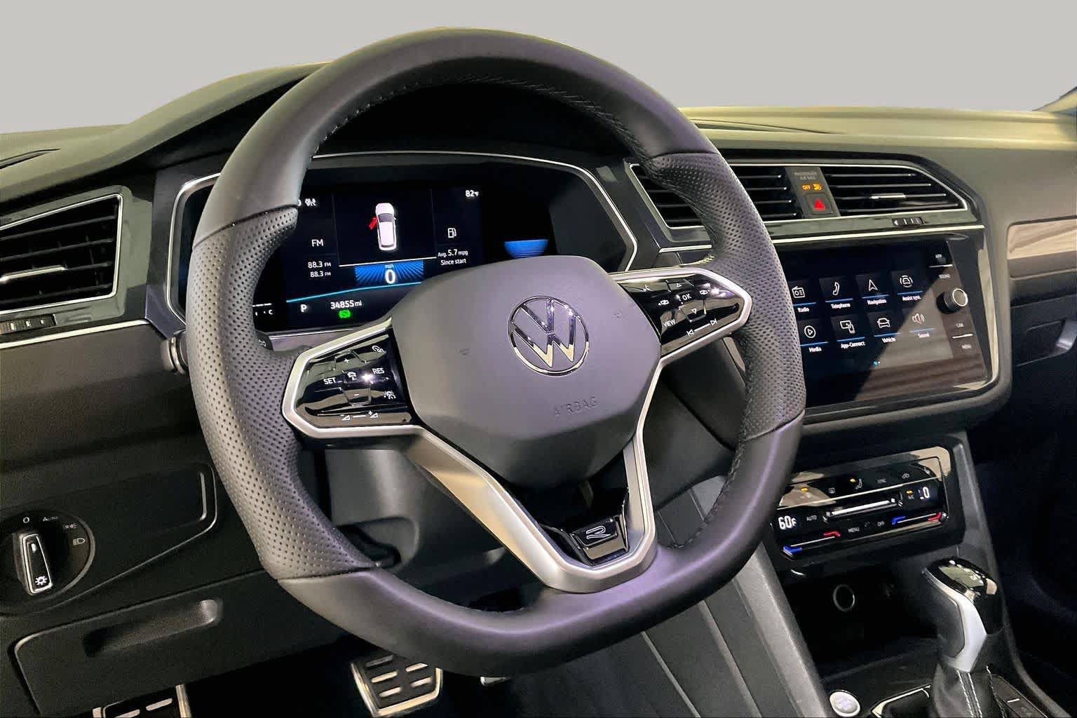 Used 2023 Volkswagen Tiguan SE R-Line AWD/4WD image 16