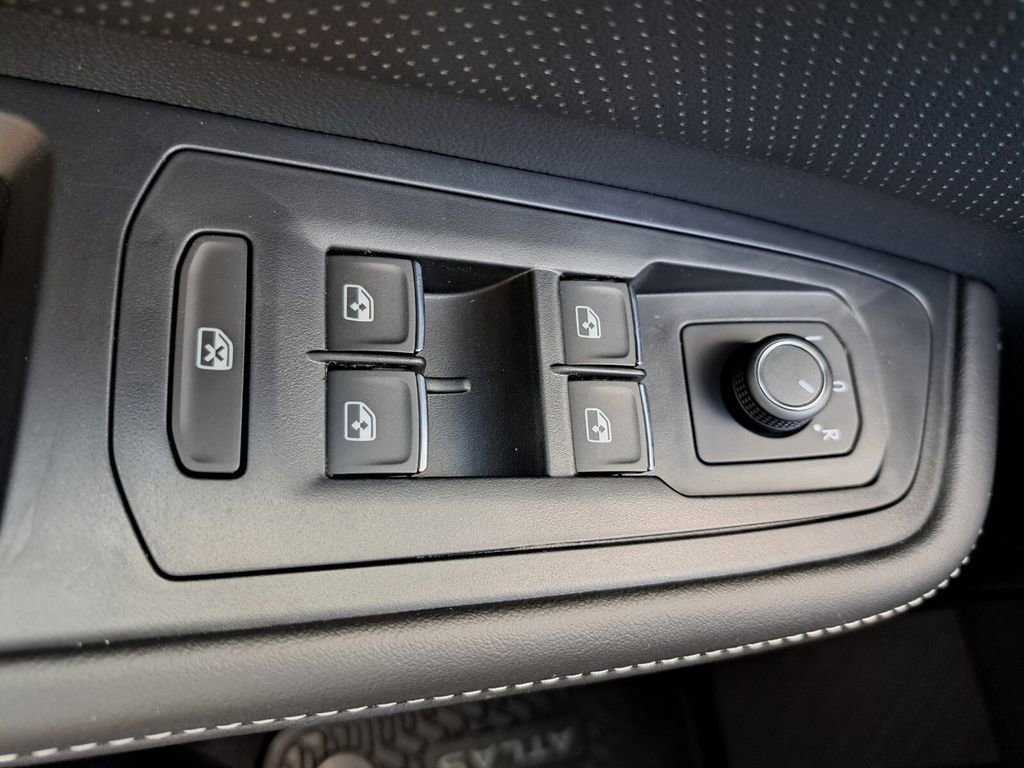 New 2026 Volkswagen Atlas SE image 16