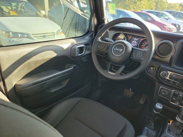 Used 2023 Jeep Gladiator Sport image 7