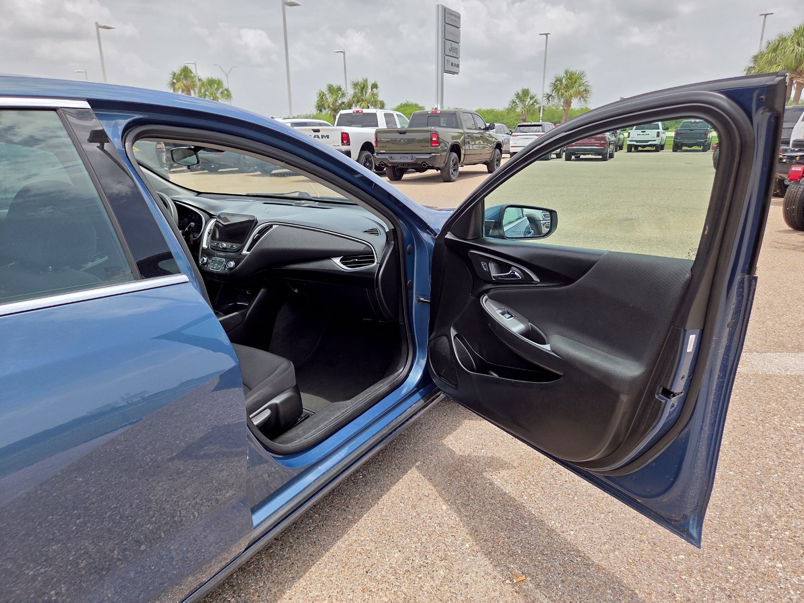 Used 2024 Chevrolet Malibu LT FWD image 18