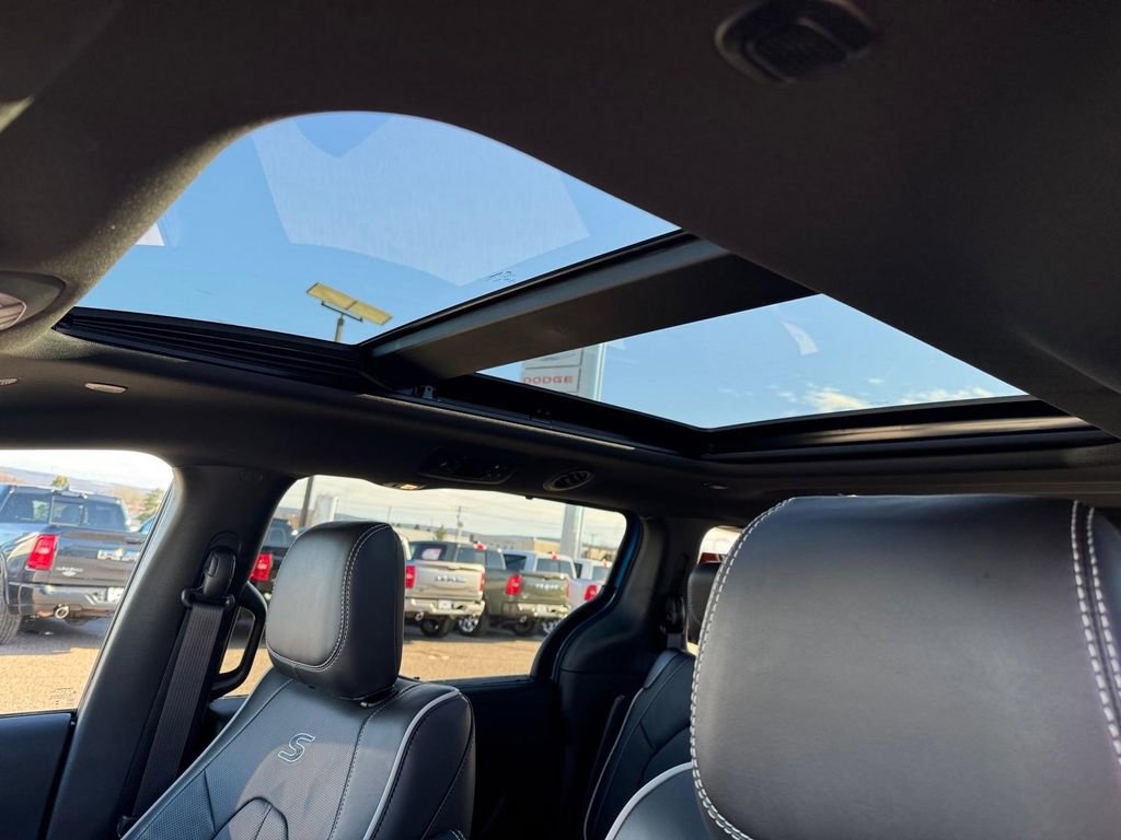 New 2026 Chrysler Pacifica Limited w/ S Appearance Package image 9