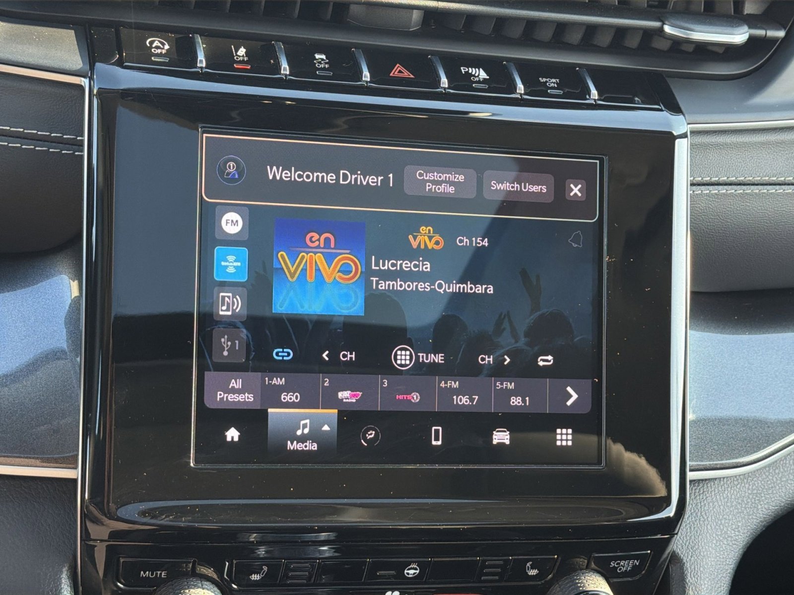 Used 2021 Jeep Grand Cherokee L Laredo w/ Luxury Tech Group I image 17