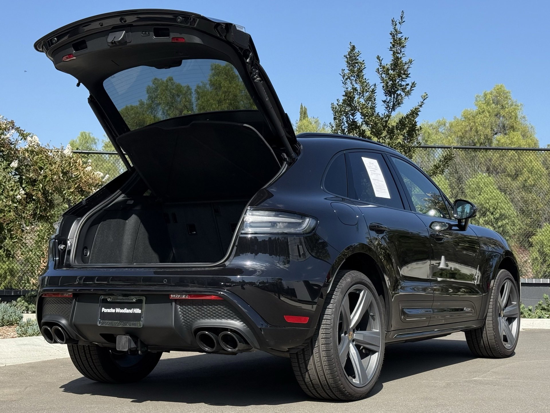 Used 2025 Porsche Macan image 31