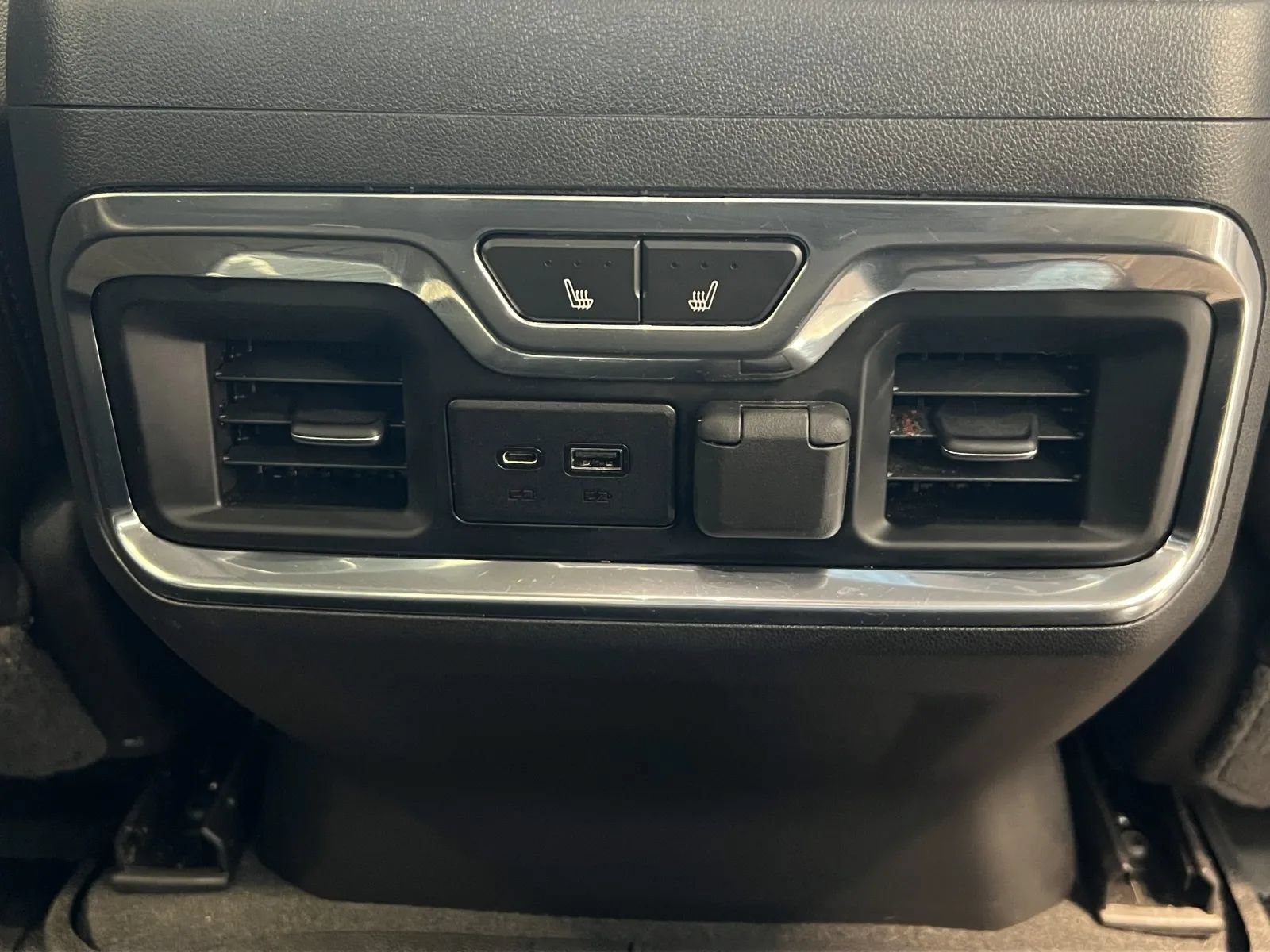 Used 2021 Chevrolet Silverado 1500 LTZ AWD/4WD image 32
