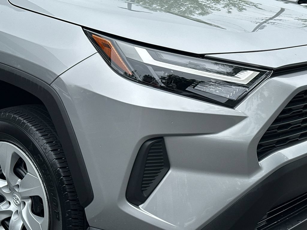 Used 2025 Toyota RAV4 LE AWD/4WD image 9