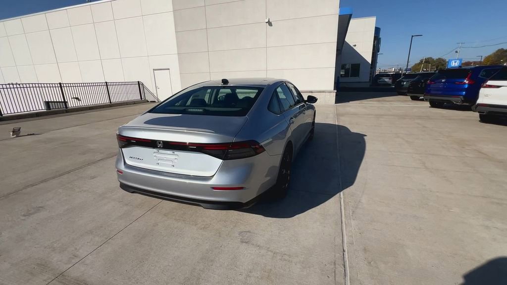 New 2025 Honda Accord SE image 9