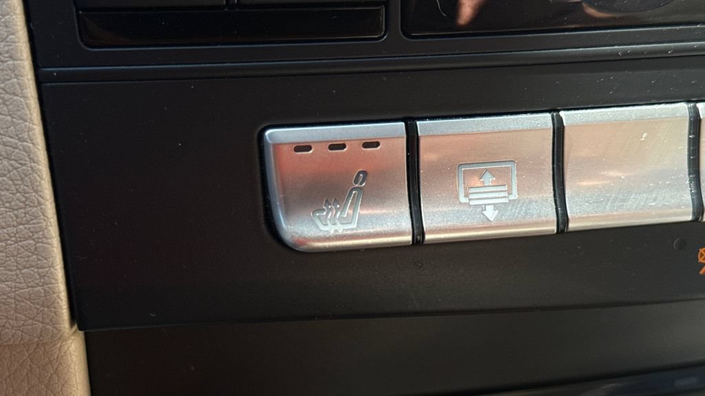 Used 2014 Mercedes-Benz E 350 Sedan image 38