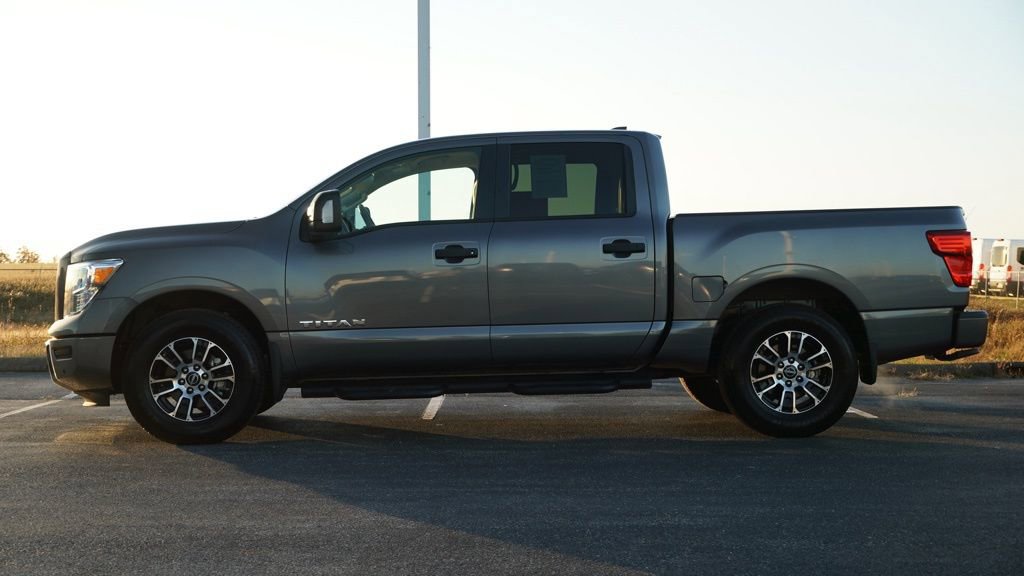 Used 2024 Nissan Titan SV w/ SV Convenience Package image 8