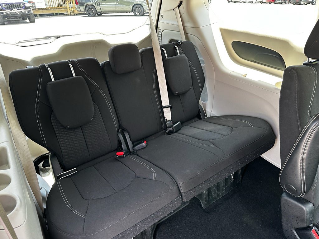 Used 2023 Chrysler Voyager LX FWD image 29