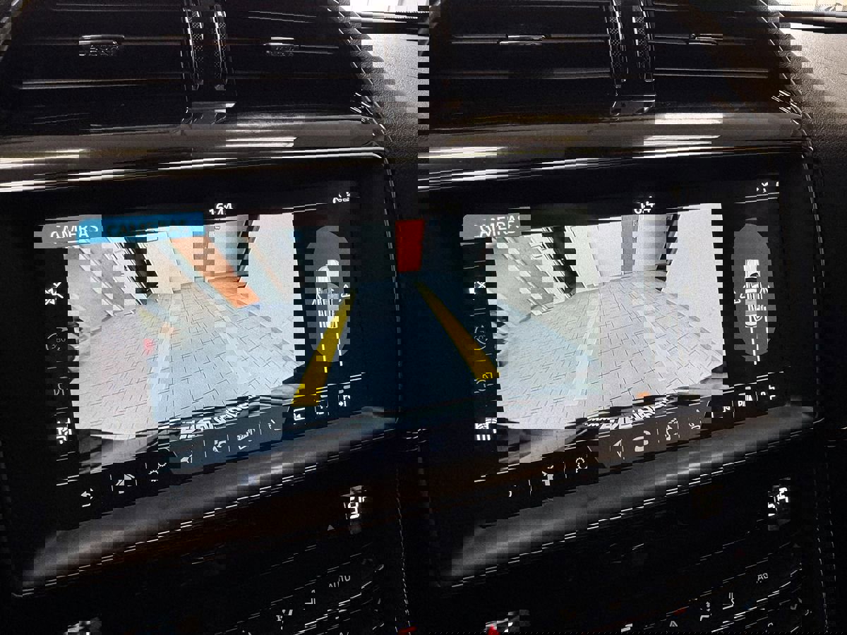 Used 2019 Jaguar F-PACE S image 23