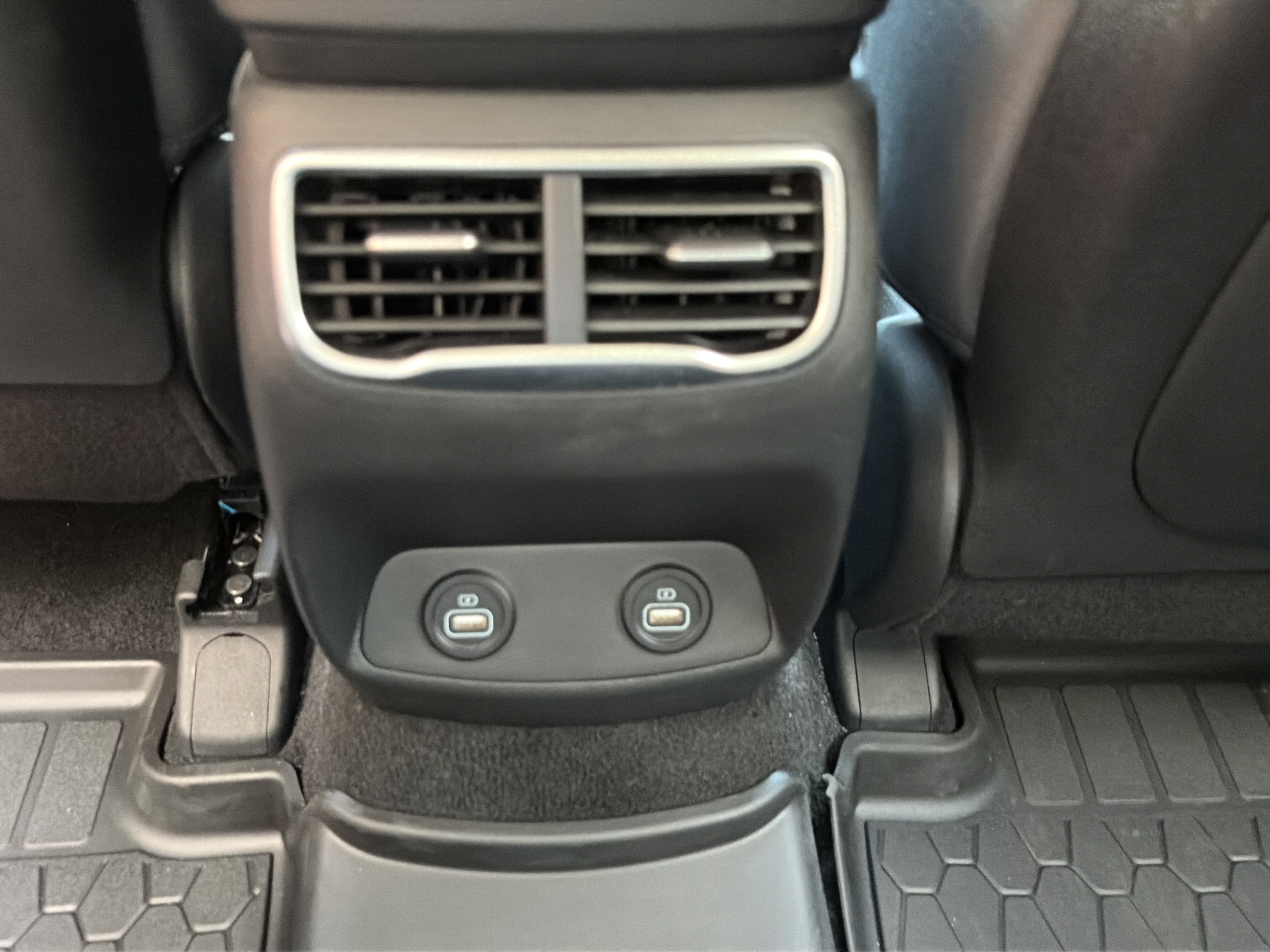 Certified 2023 Hyundai Santa Fe SEL w/ Cargo Package FWD image 13
