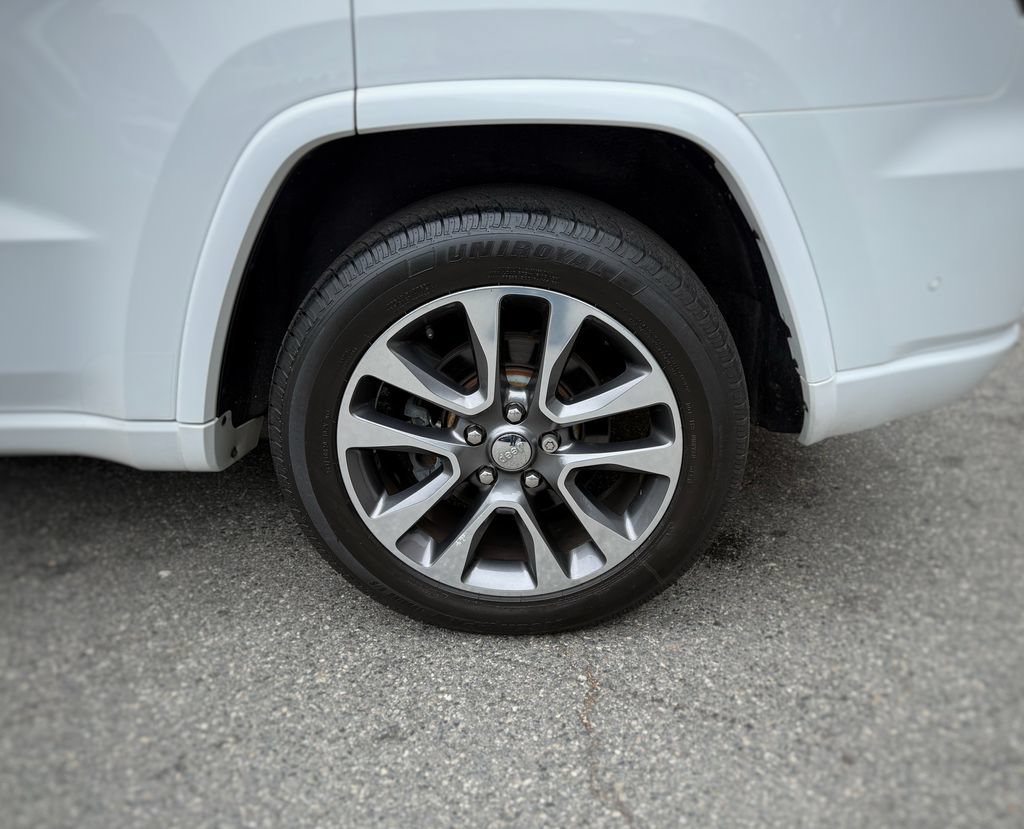 Used 2018 Jeep Grand Cherokee Overland AWD/4WD image 14