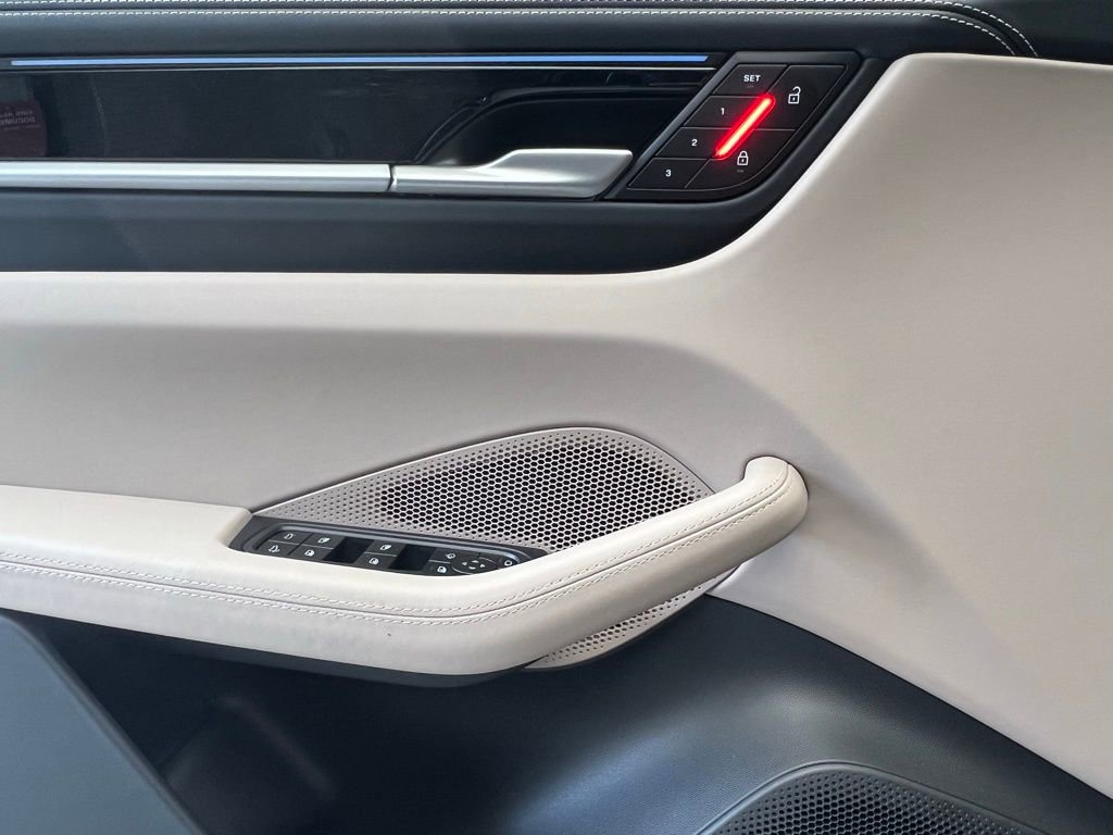 New 2025 Porsche Macan 4 Electric image 19