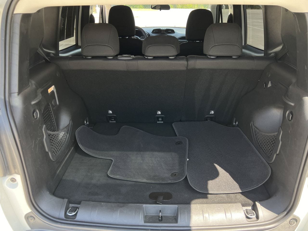 Used 2018 Jeep Renegade Latitude FWD image 22