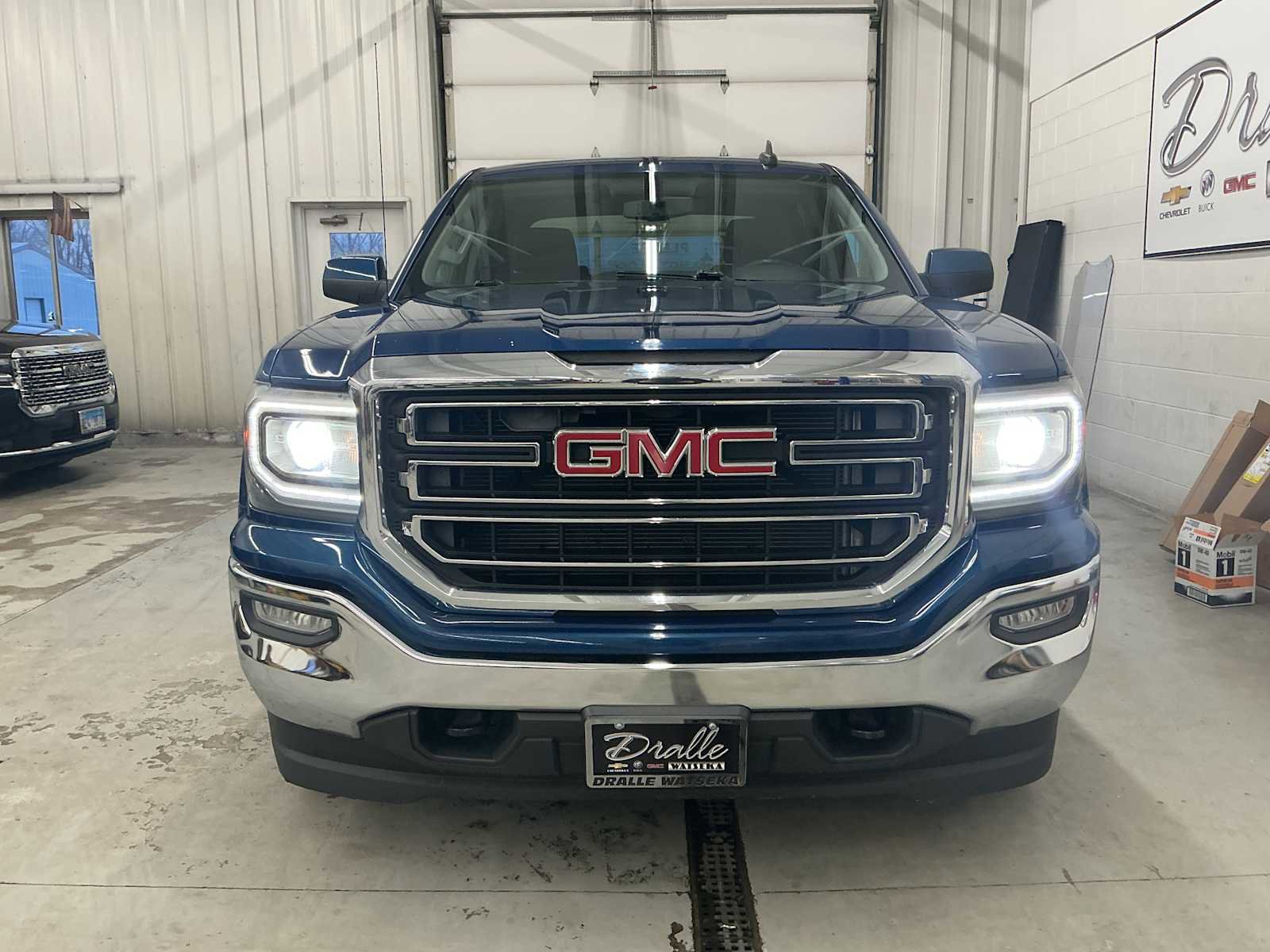 Used 2016 GMC Sierra 1500 SLE image 2