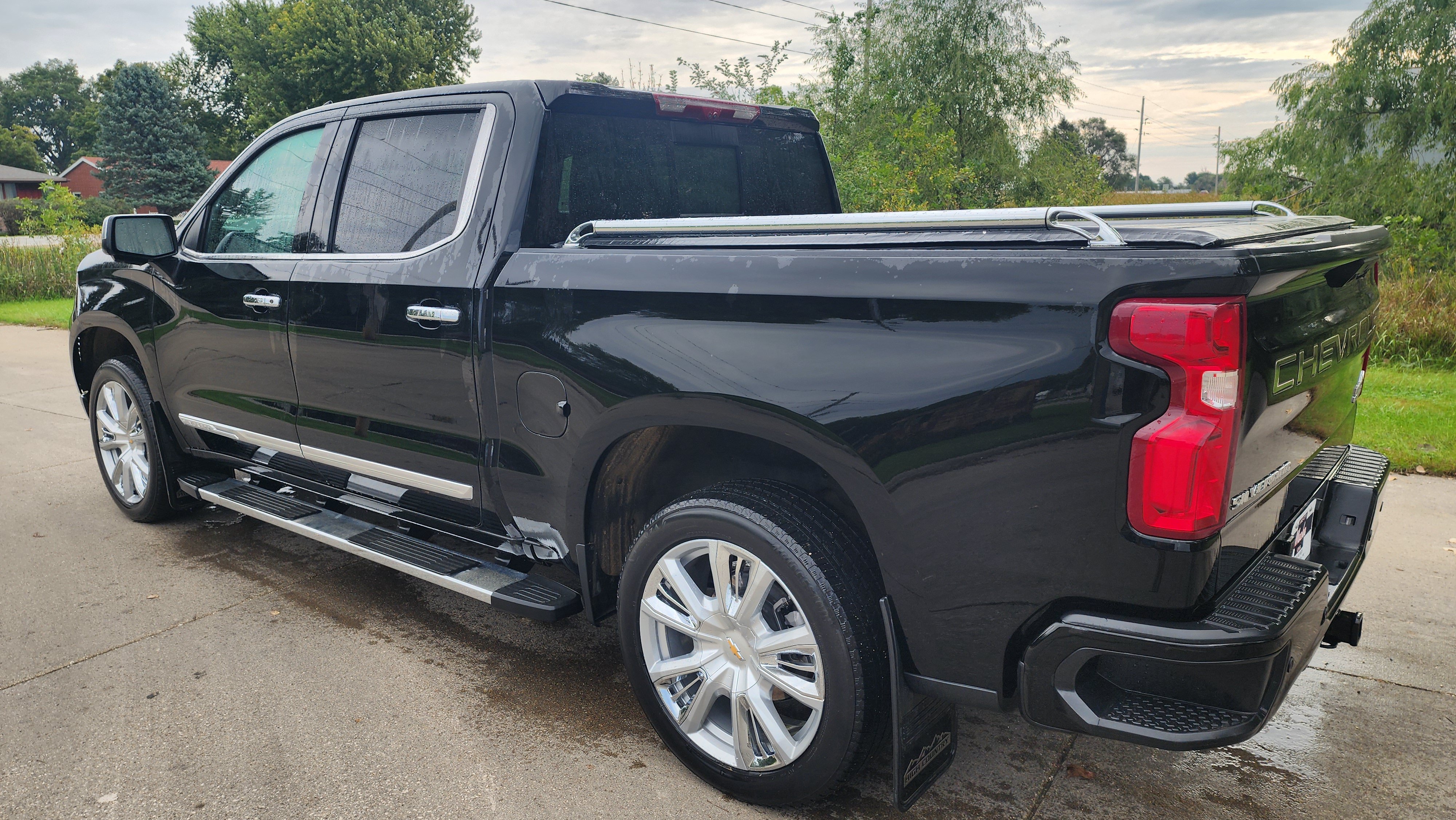Certified 2025 Chevrolet Silverado 1500 High Country w/ High Country Premium Package AWD/4WD image 4