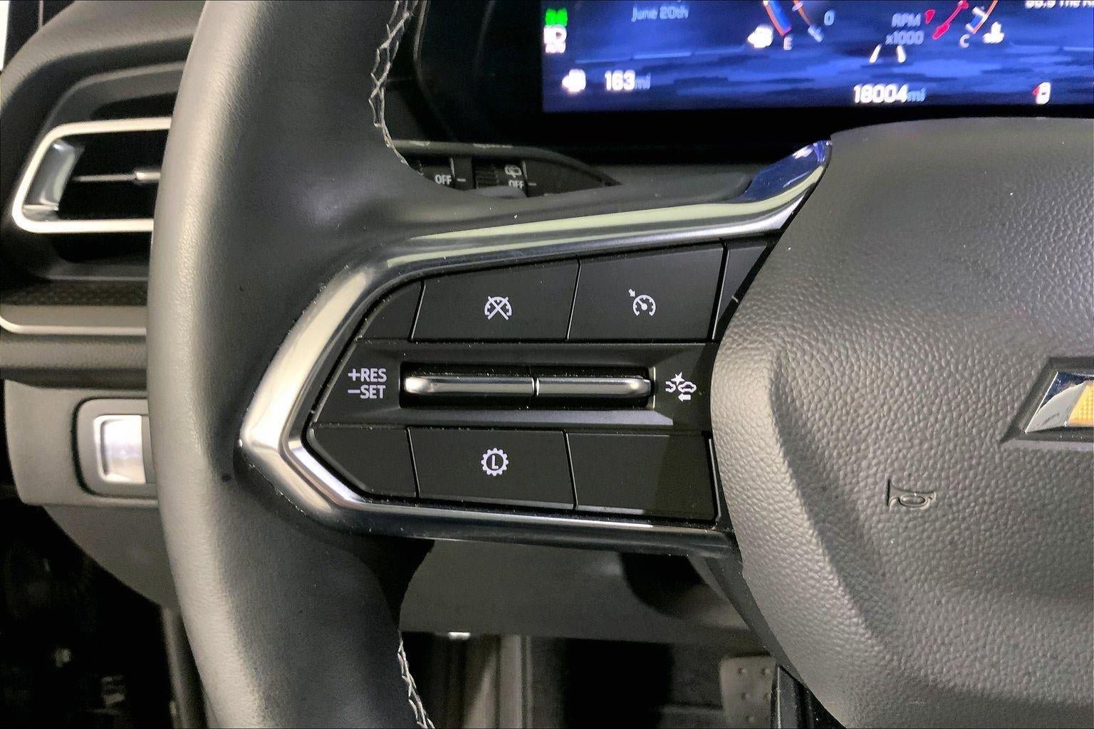 Used 2025 Chevrolet Traverse LT image 18
