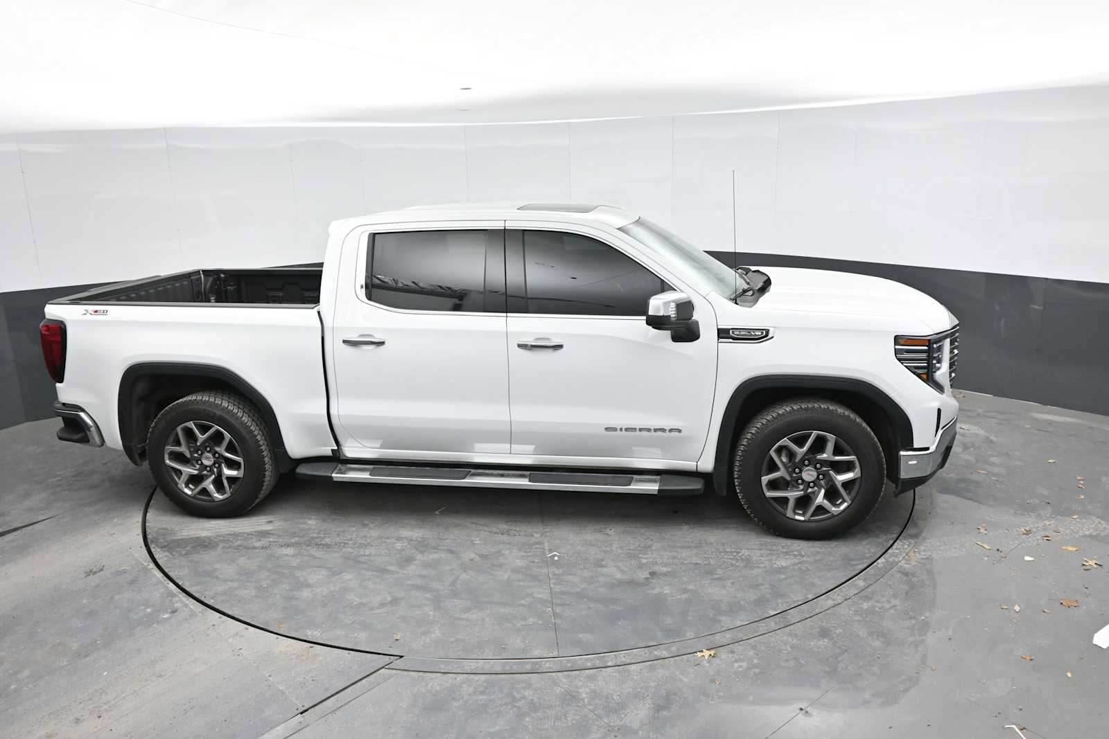 Used 2023 GMC Sierra 1500 SLT w/ SLT Premium Package AWD/4WD image 20