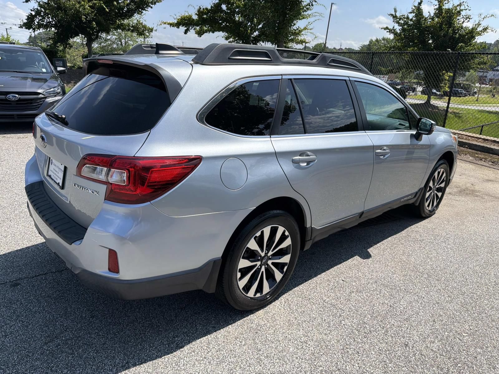 Used 2016 Subaru Outback 2.5i Limited AWD/4WD image 7