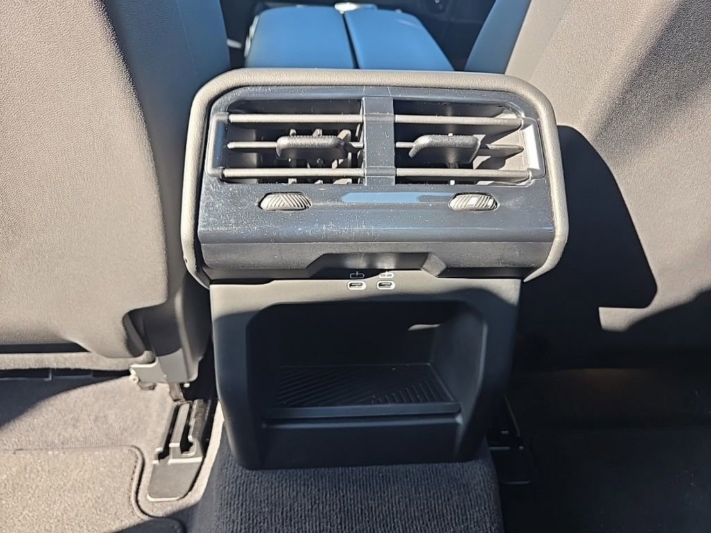 Used 2024 BMW 530i xDrive w/ Premium Package image 23