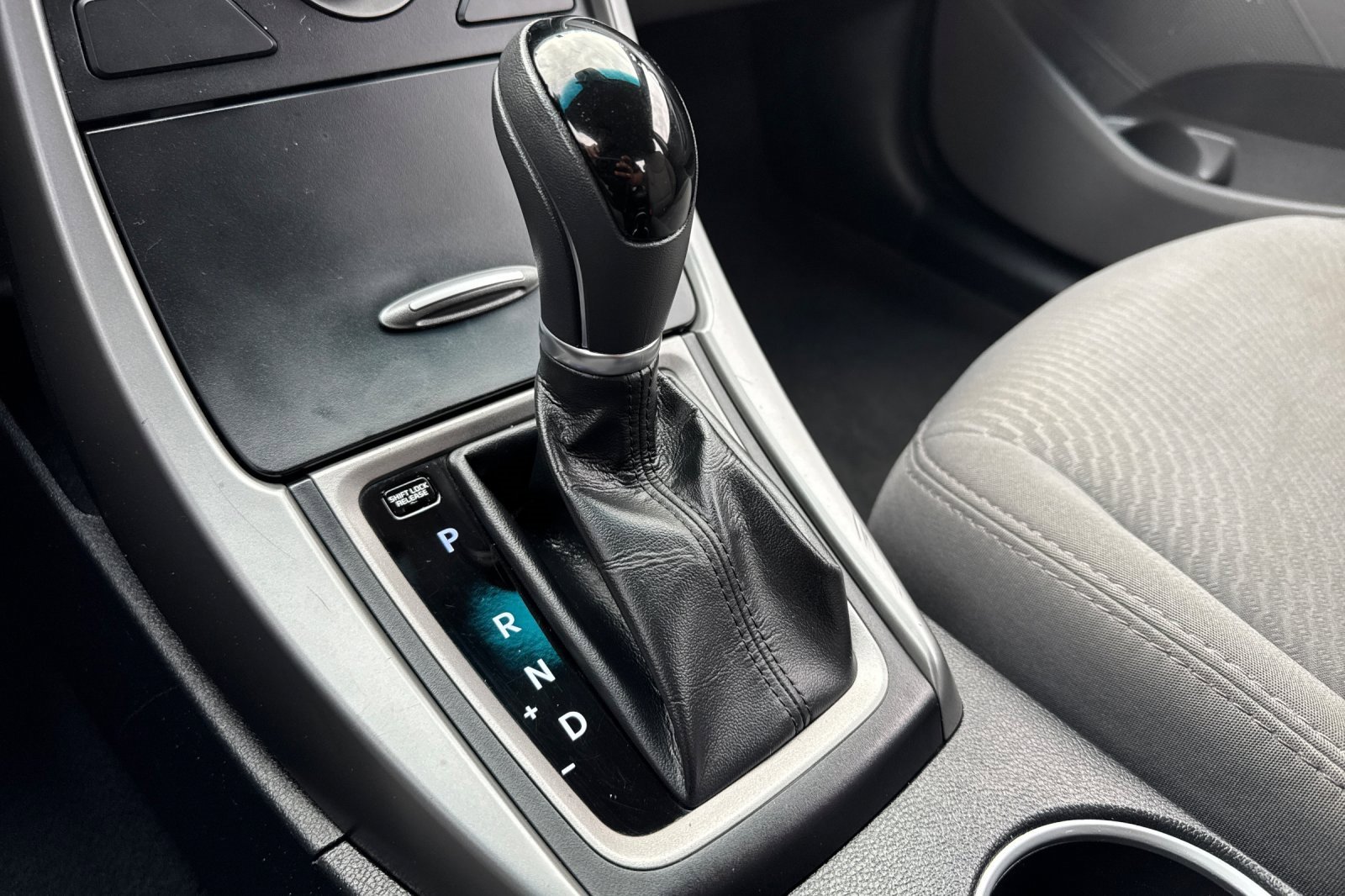 Used 2016 Hyundai Elantra SE image 23