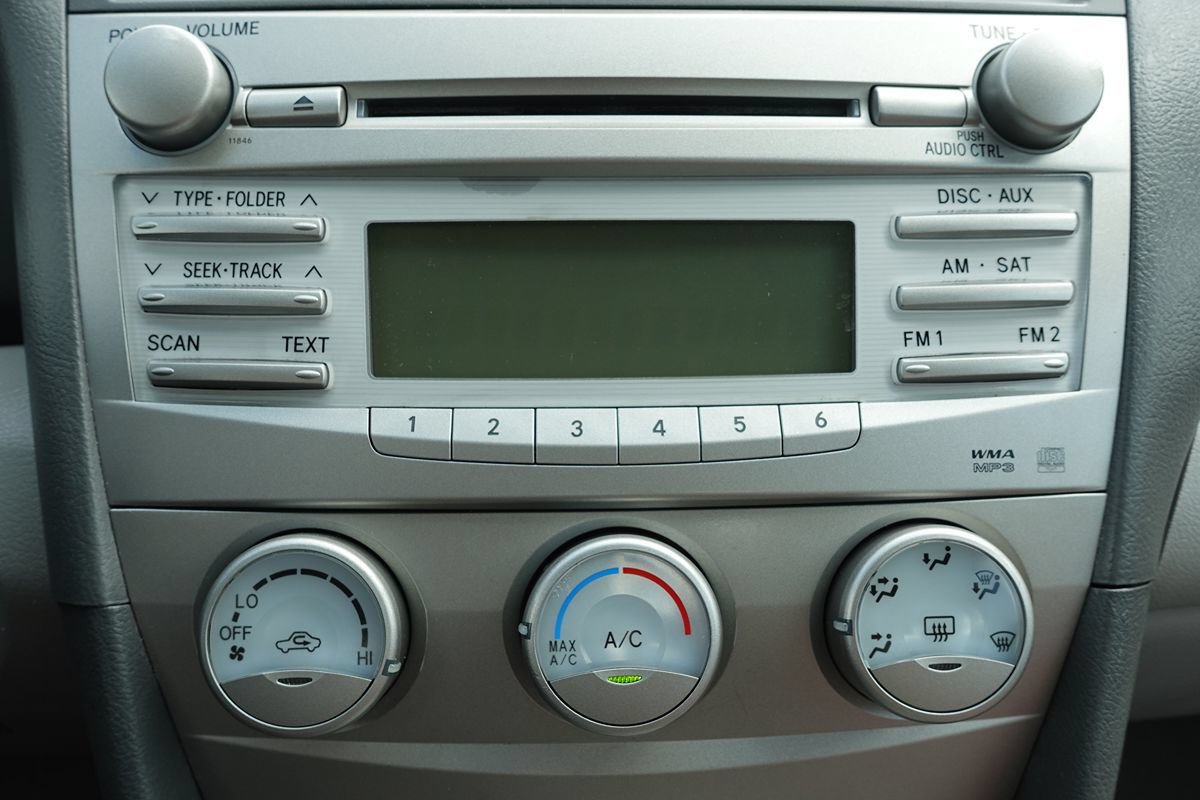 Used 2011 Toyota Camry LE FWD image 40