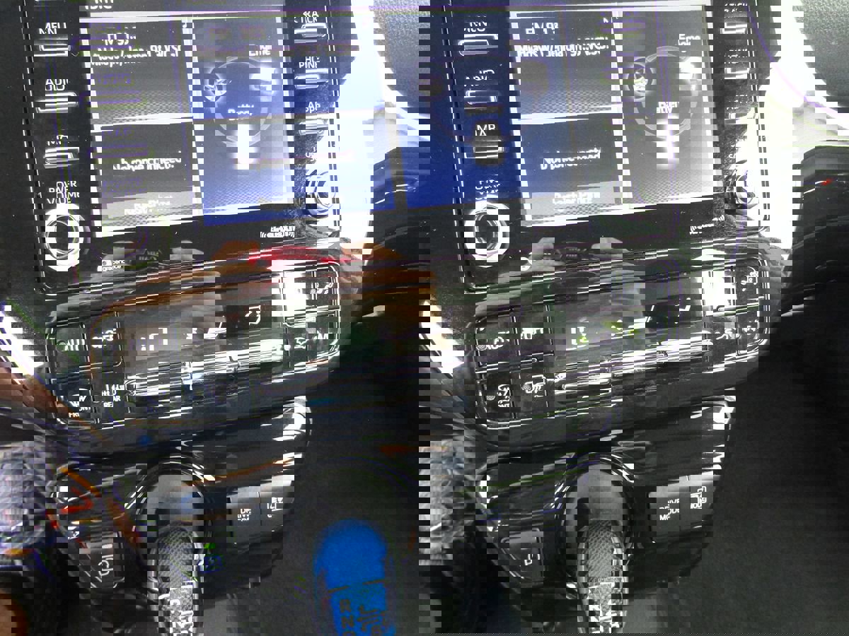 Used 2022 Toyota Prius LE image 16