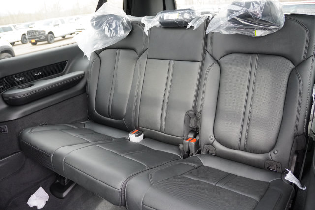 New 2026 Jeep Grand Wagoneer L Summit AWD/4WD image 11