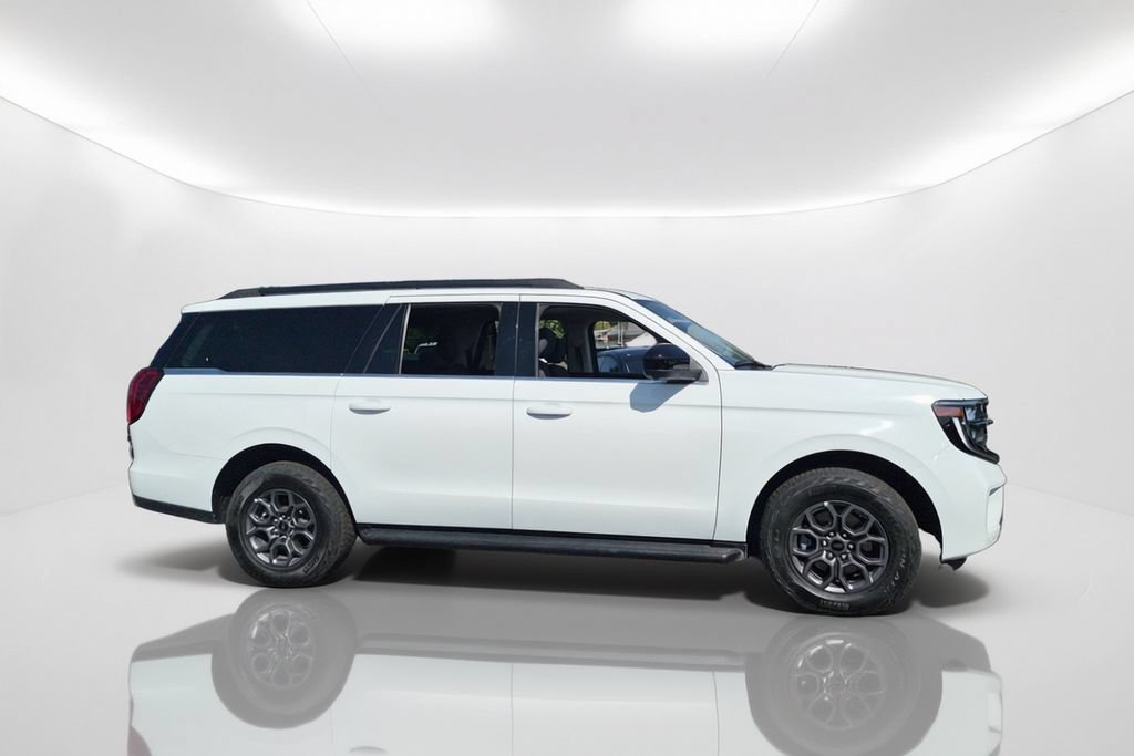 Used 2025 Ford Expedition Max Active RWD image 4