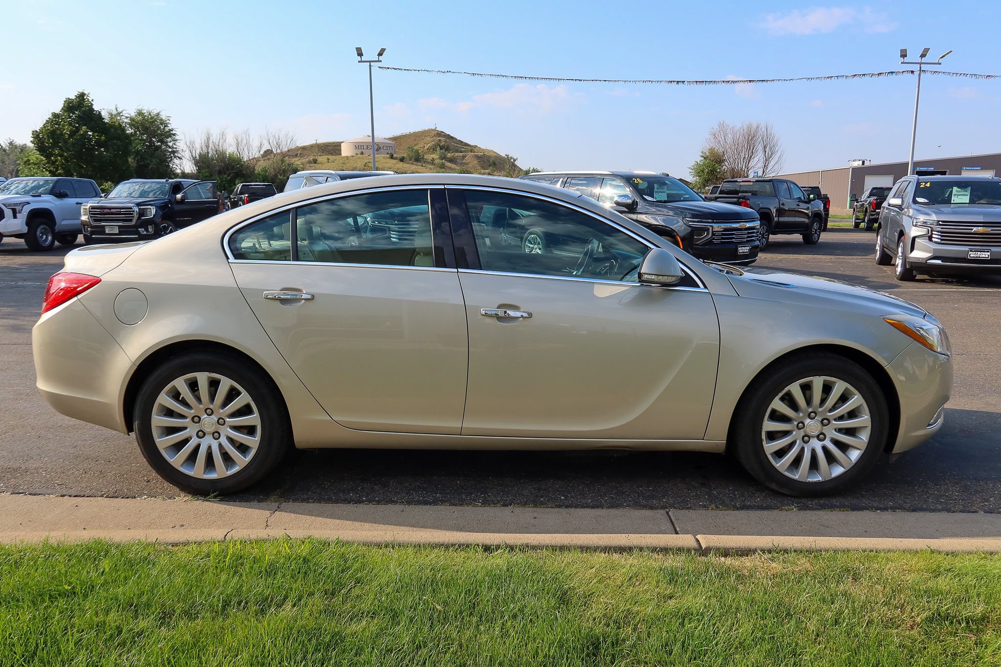 Used 2013 Buick Regal Premium FWD image 6