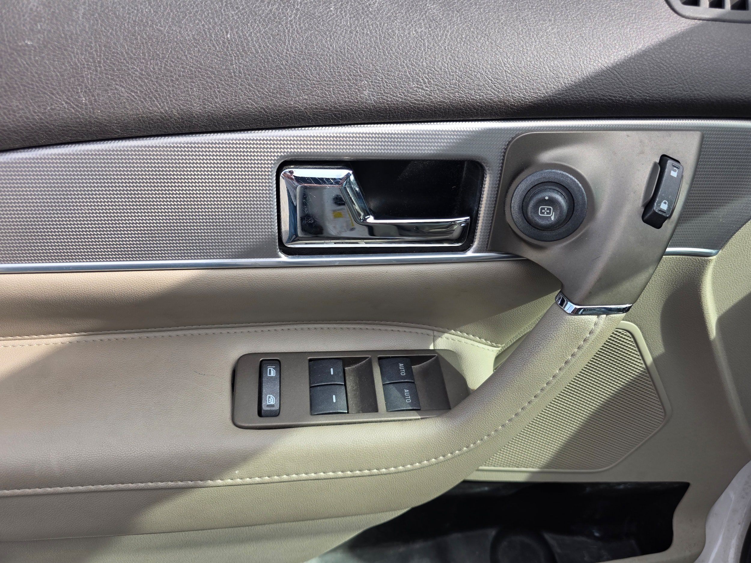 Used 2013 Lincoln MKX FWD image 7