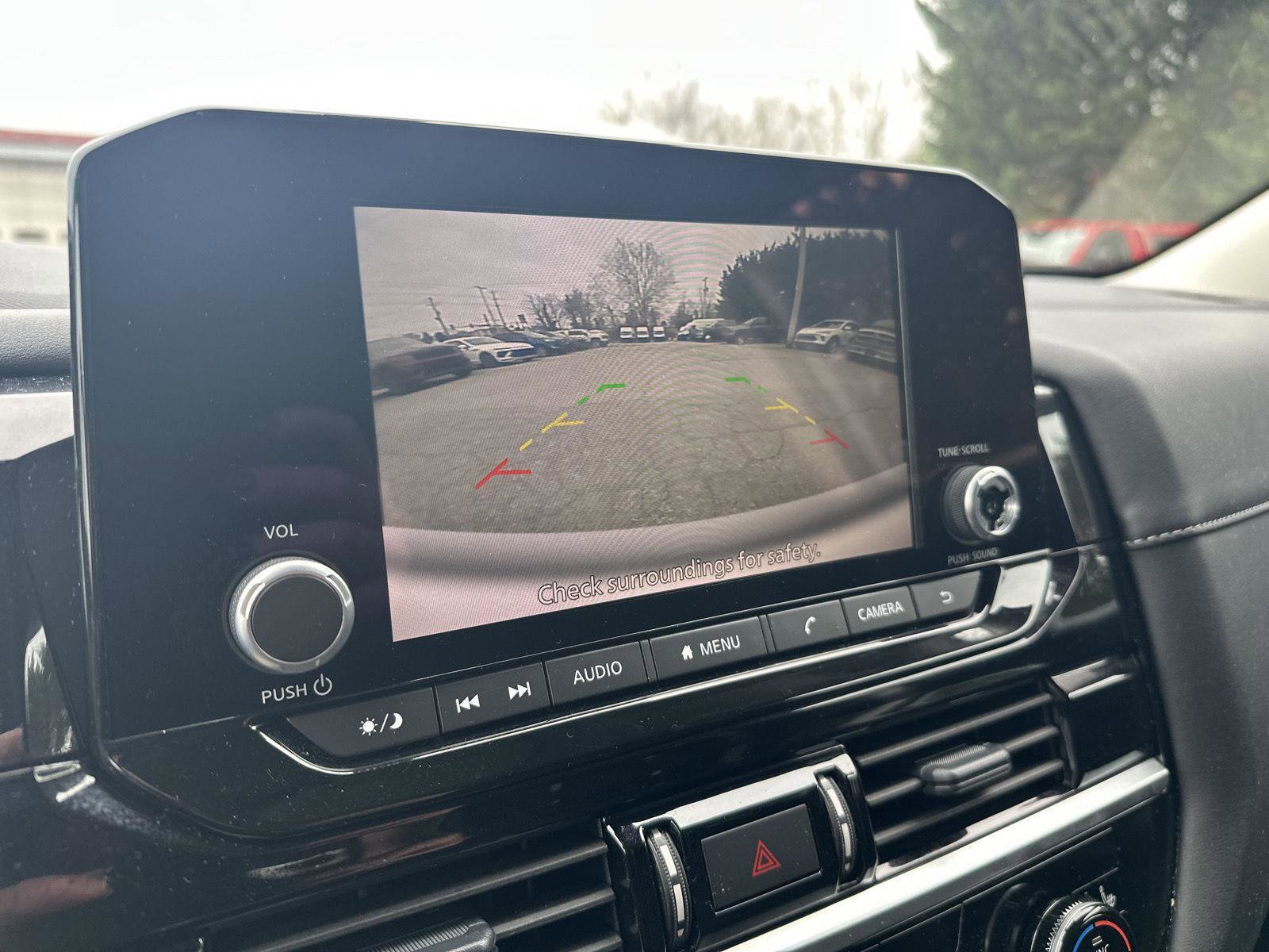 Used 2025 Nissan Pathfinder SV image 13