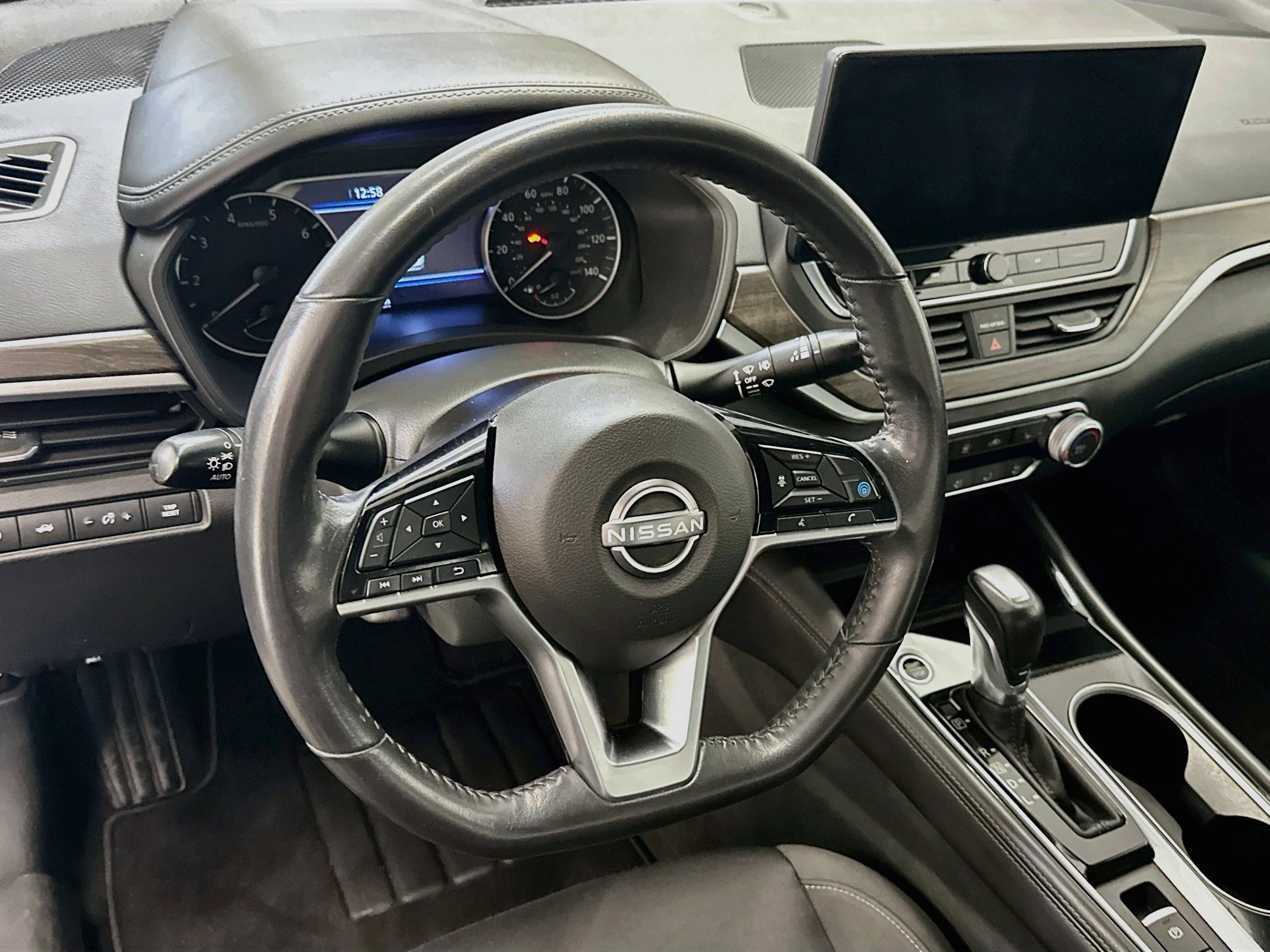 Used 2023 Nissan Altima 2.5 SV w/ SV Premium Package FWD image 18