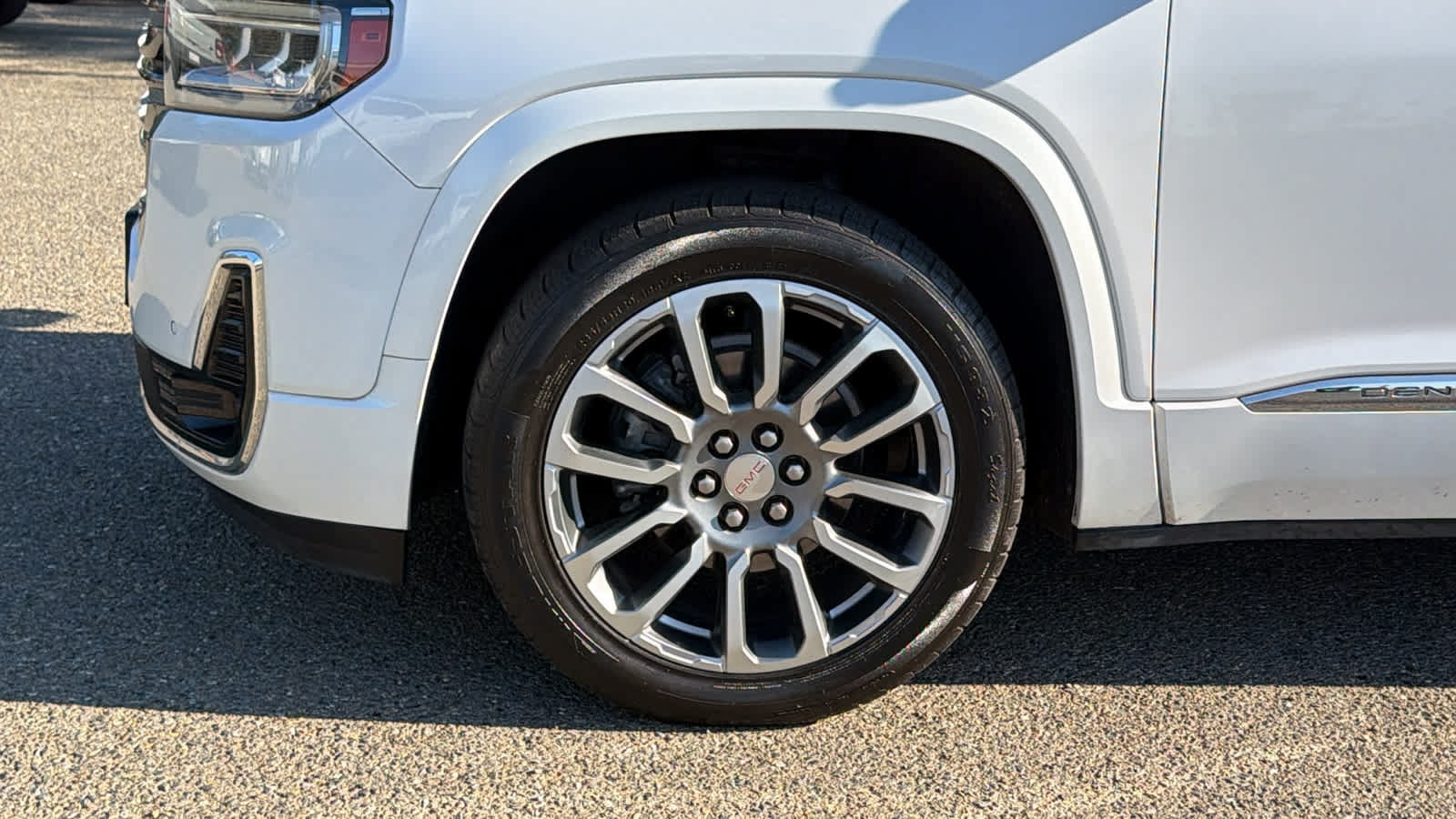 Used 2021 GMC Acadia Denali w/ Denali Ultimate Package AWD/4WD image 9